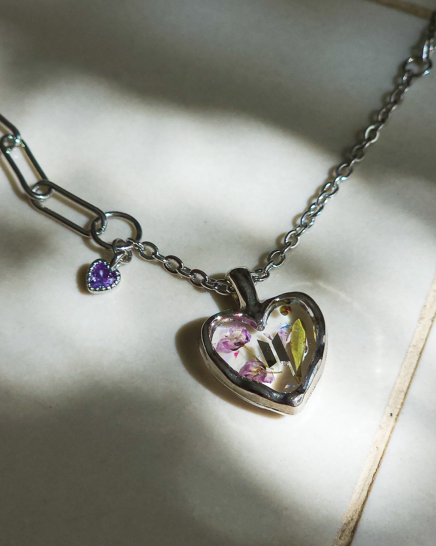 Heart-shaped floral necklace inspired by BTS 🌷 silver color