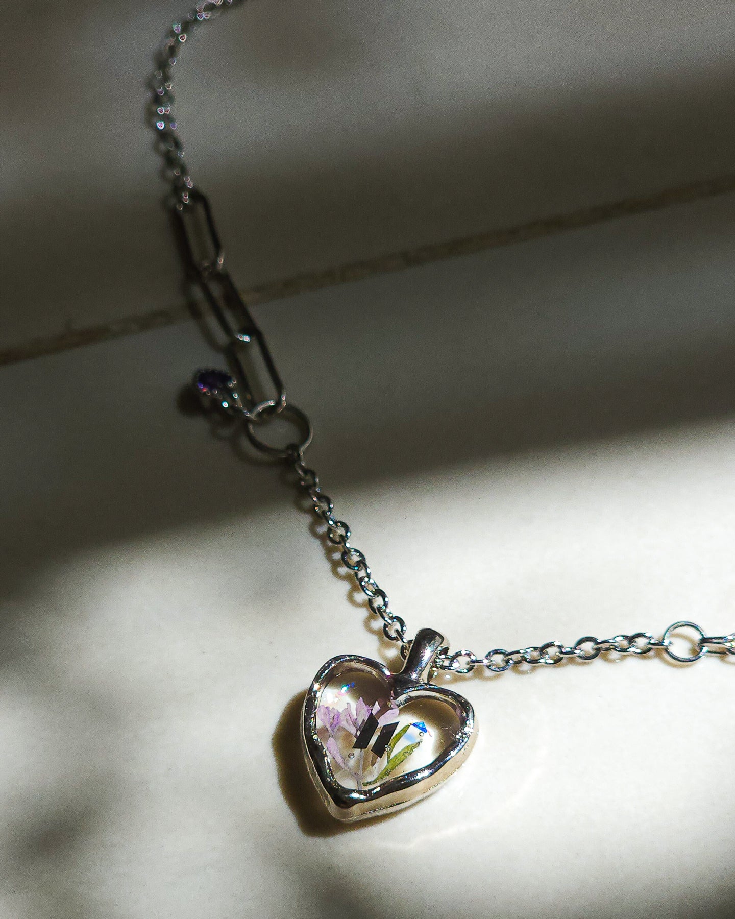 Heart-shaped floral necklace inspired by BTS 🌷 silver color