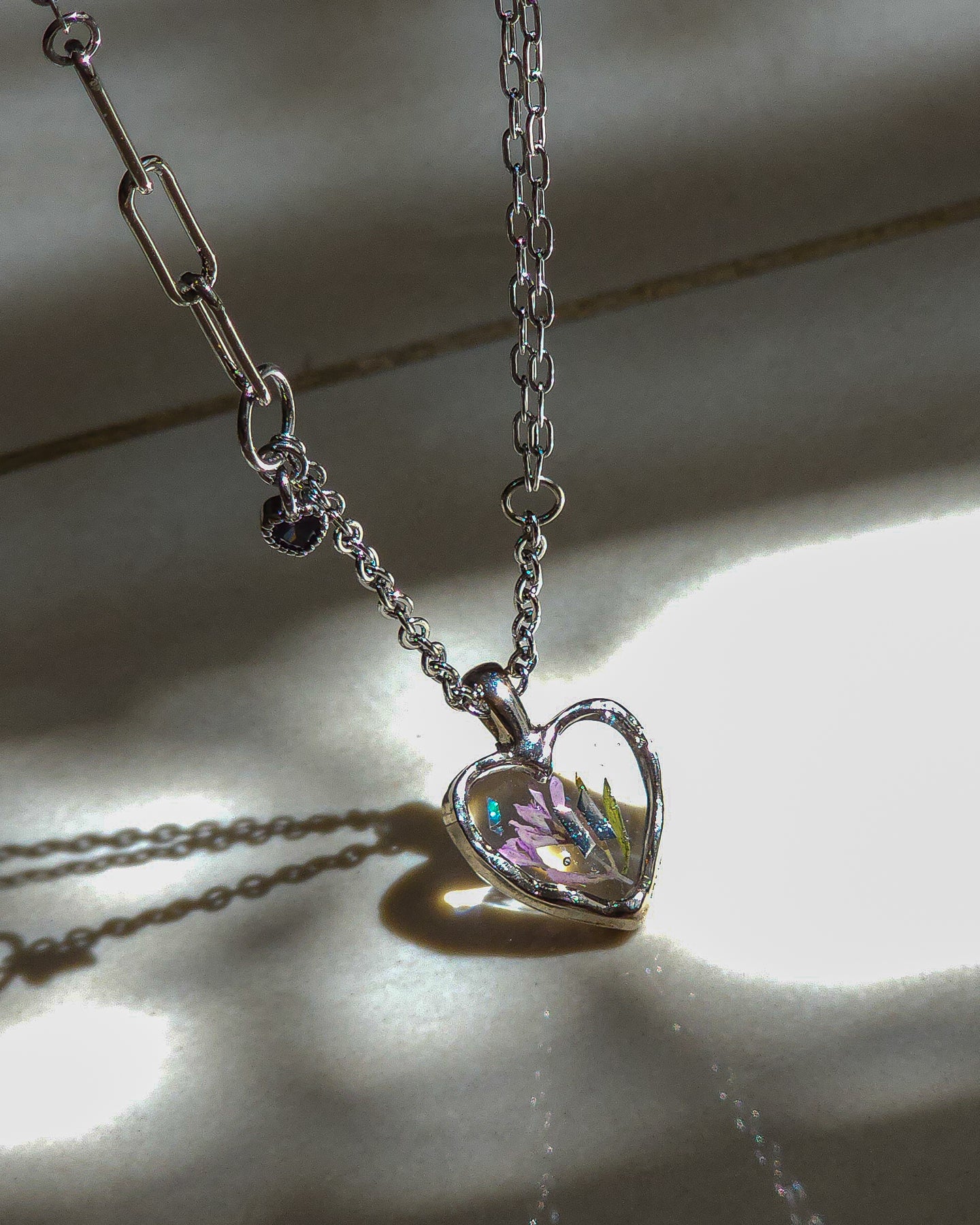 Heart-shaped floral necklace inspired by BTS 🌷 silver color