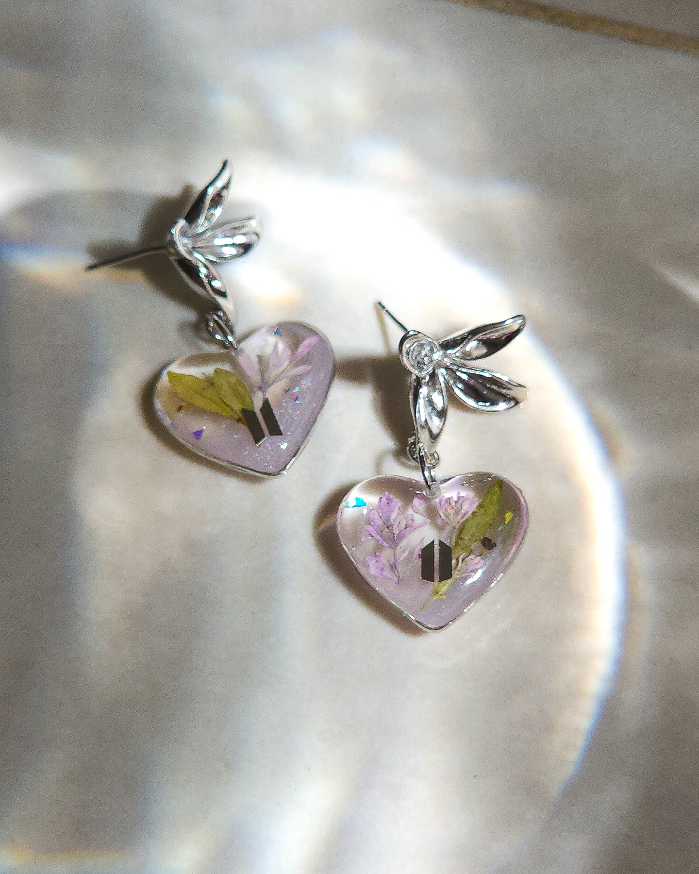 Heart-shaped earrings with flower inspired by BTS 🌺 blooming fairy