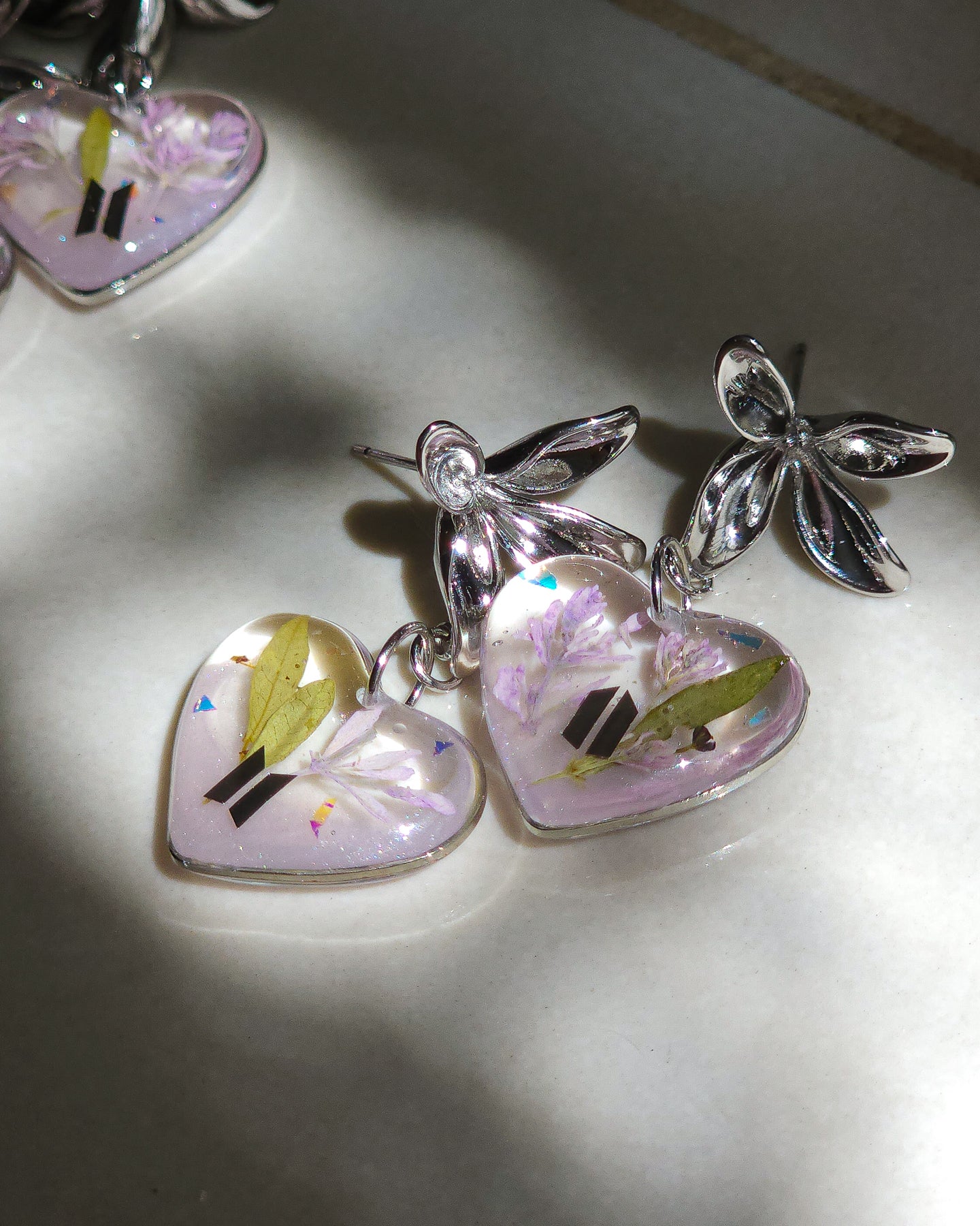 Heart-shaped earrings with flower inspired by BTS 🌺 blooming fairy
