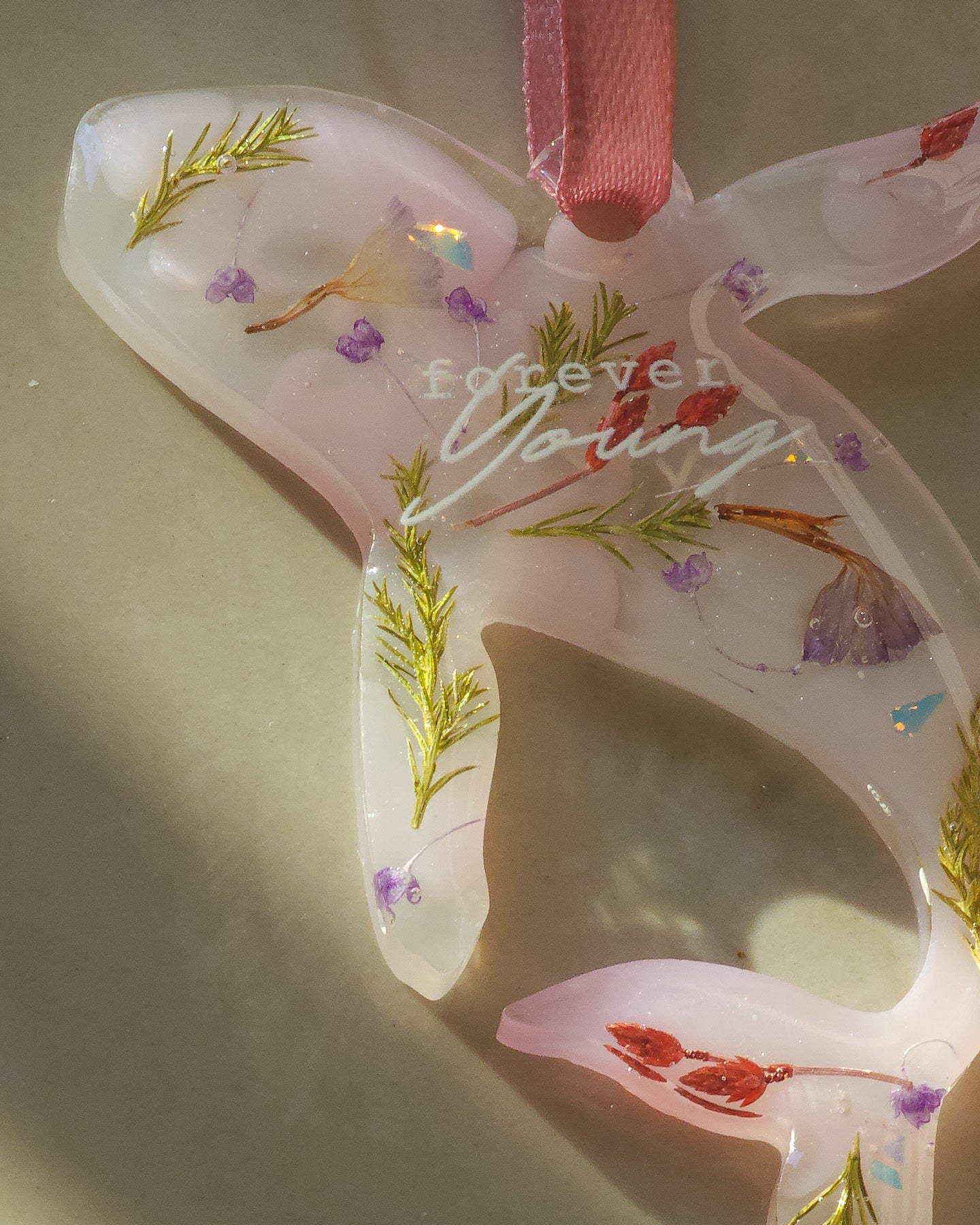 Epoxy Resin Ornaments with Real Flowers 🎀 Milky Pink