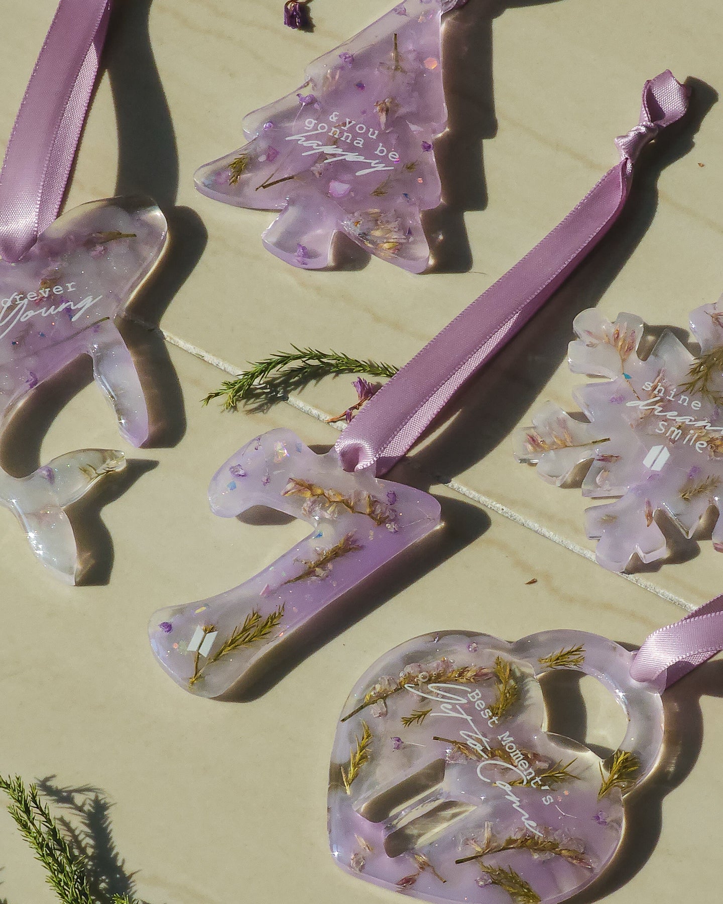 Epoxy Resin Ornaments with Real Flowers 💜 dusty purple 5pc