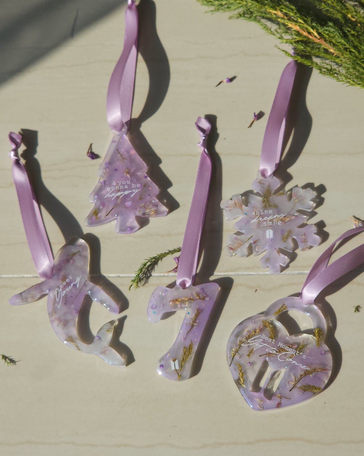Epoxy Resin Ornaments with Real Flowers 💜 dusty purple 5pc