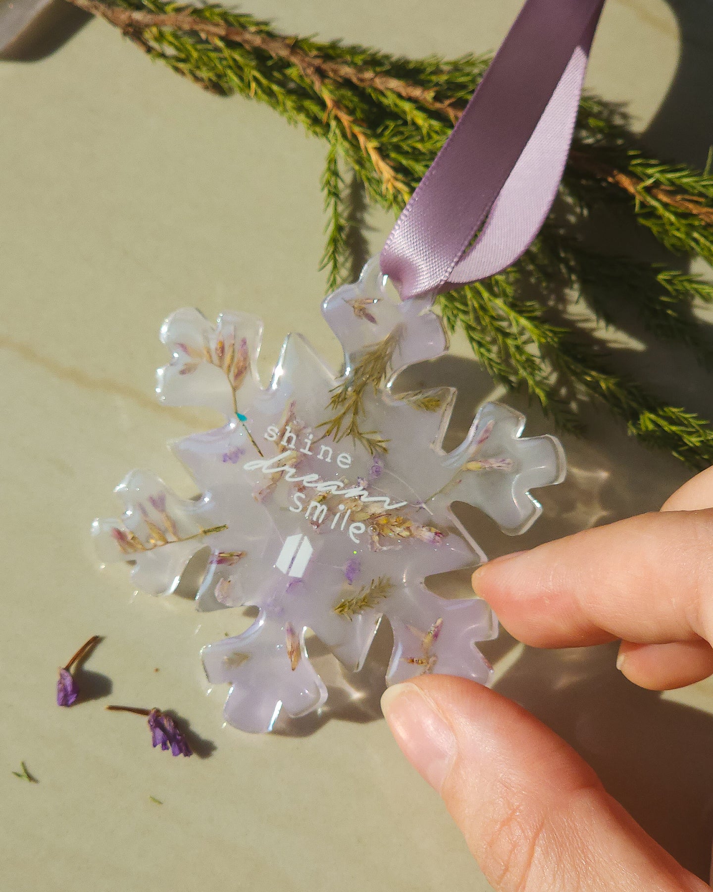 Epoxy Resin Ornaments with Real Flowers 💜 dusty purple 5pc