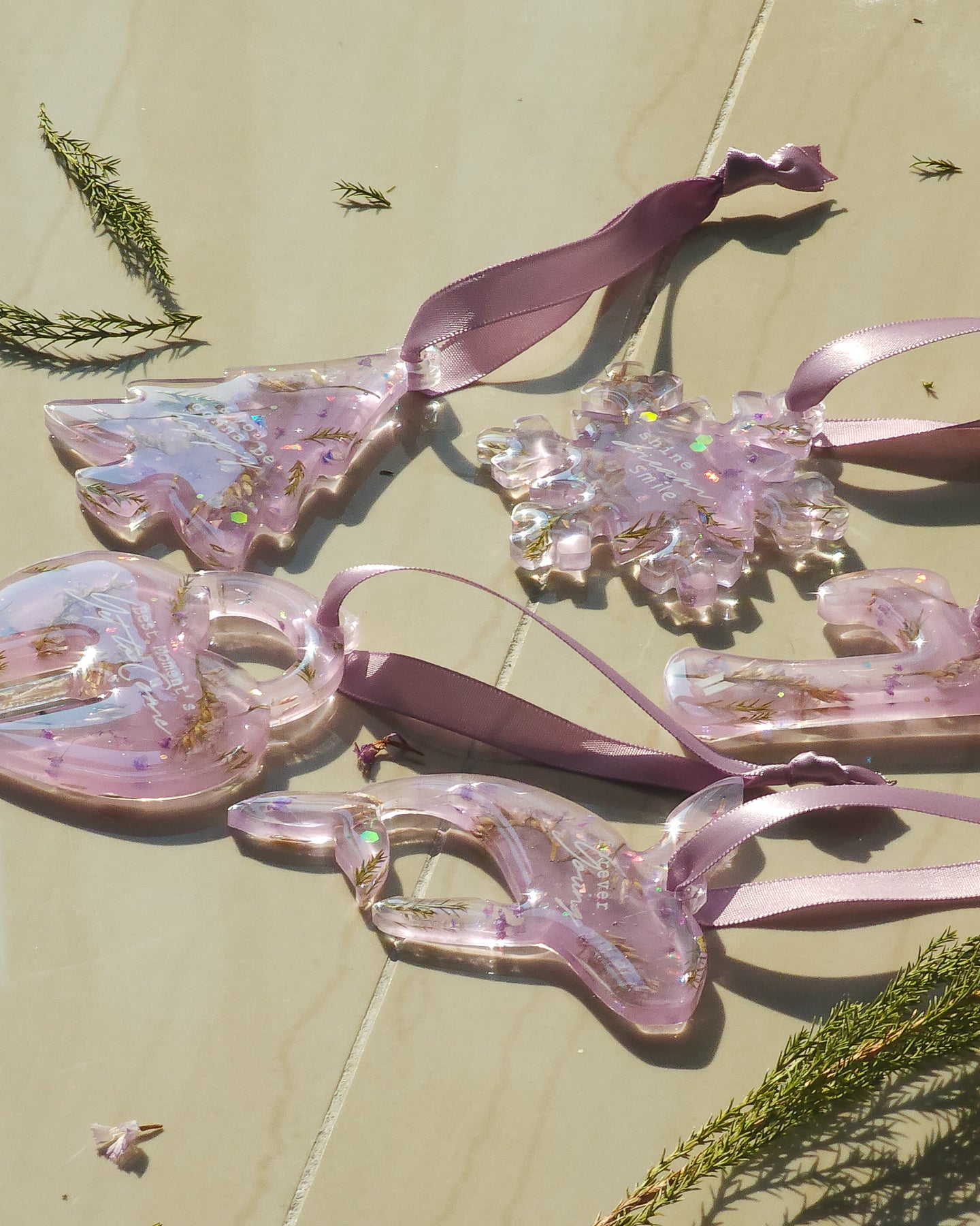 Epoxy Resin Ornaments with Real Flowers 💜 dusty purple 5pc