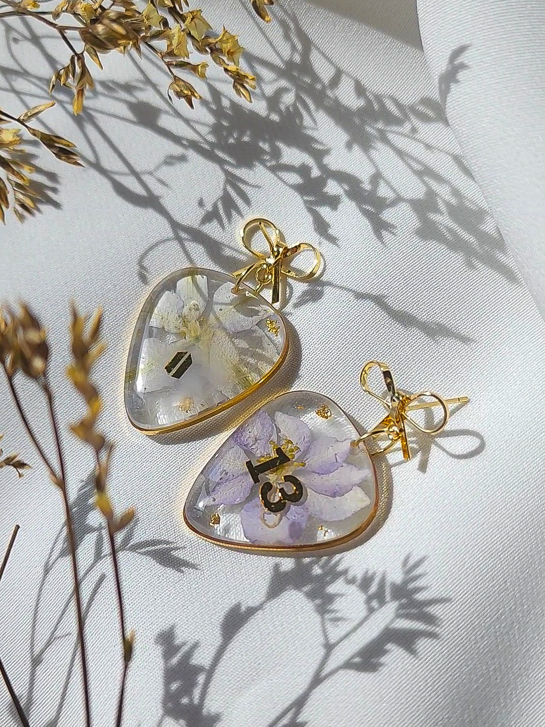 MUSE inspired guitarpick earrings with real flowers | BLOOMING ver.